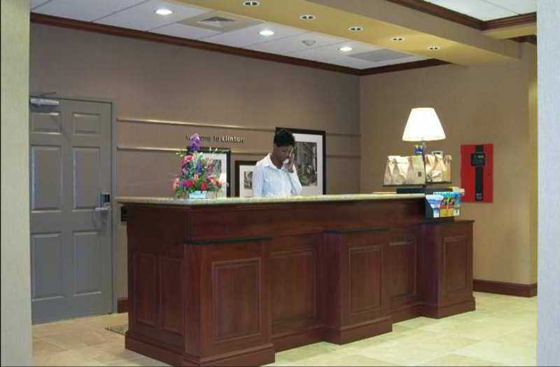 Hampton Inn By Hilton Clinton Beltér fotó